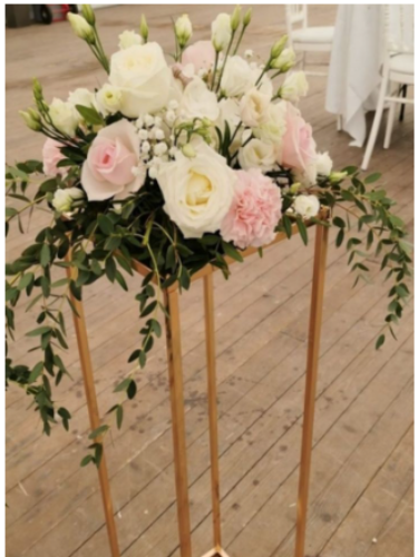 Superbes colonnes dorèes pour centre de table