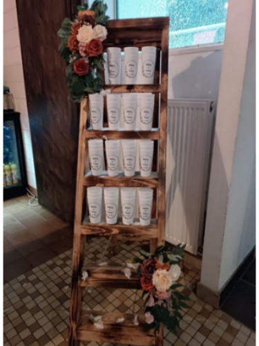 Escabot ou étagère à gobelets mariage
